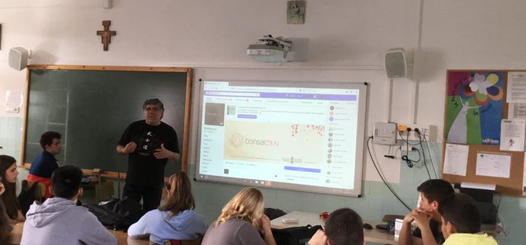 Charla en la clase de Emprendedores Charla en la clase de Emprendedores