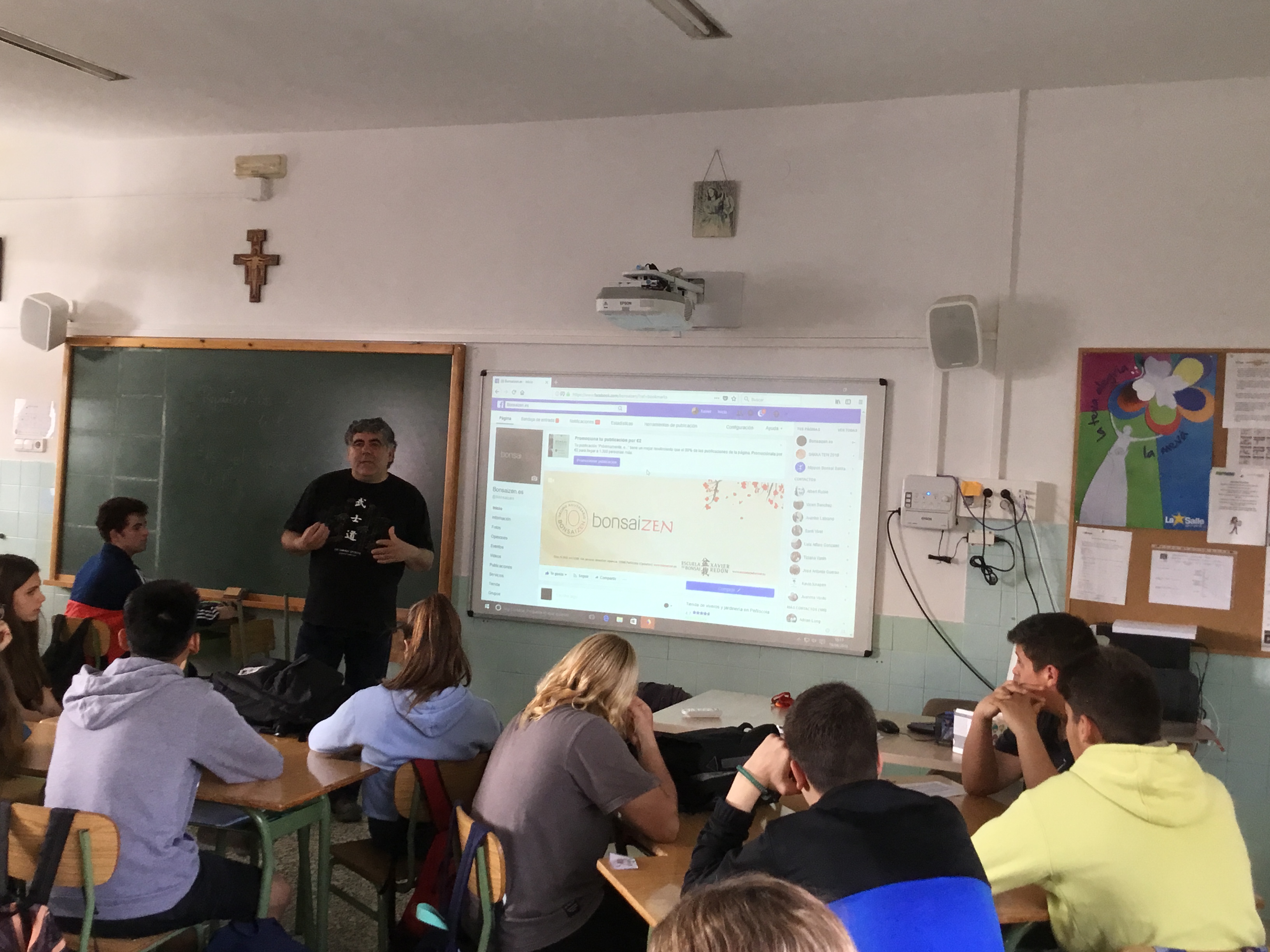 Charla en la clase de Emprendedores